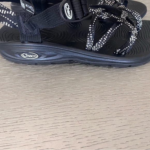 Chaco Women's Zvolv X2 Sandals Black & White J106664 Size 8 New - Picture 3 of 8